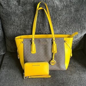 Michael Kors Voyager Medium Logo Tote Bag & Matching wristlet